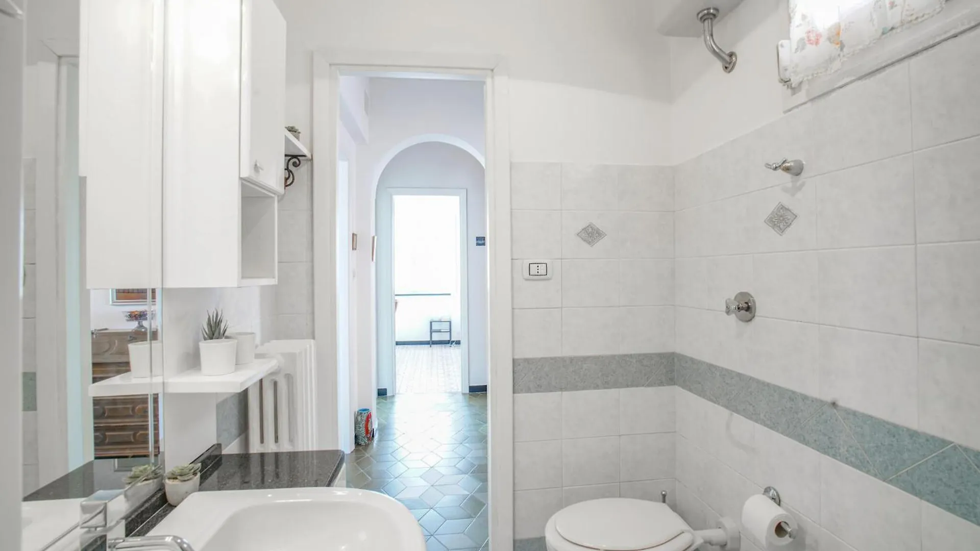 3 Bedroom Amazing Apartment In Avegno イタリア
