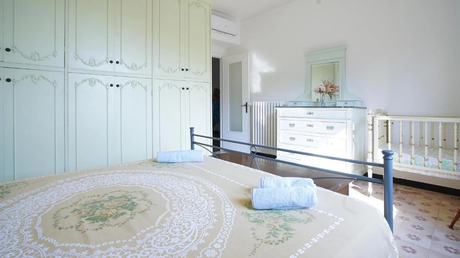 3 Bedroom Amazing Apartment In Avegno 0*,