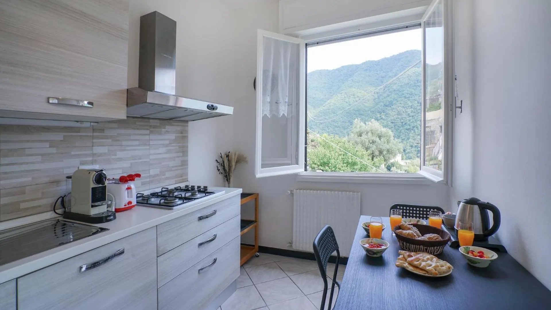 3 Bedroom Amazing Apartment In Avegno