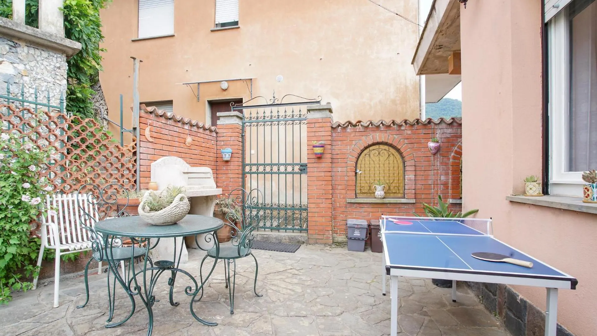 3 Bedroom Amazing Apartment In Avegno イタリア